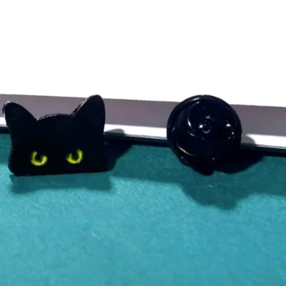 Pin--Peeking Kitty - Picture 2 of 5